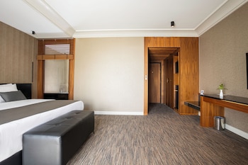 select hill resort