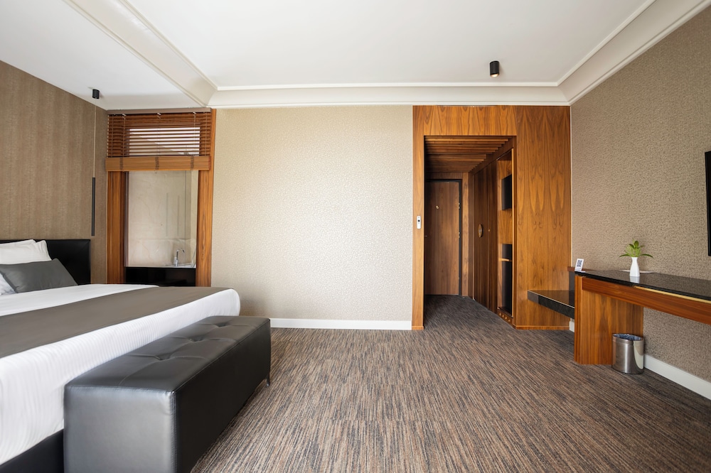 select hill resort