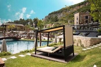 select hill resort