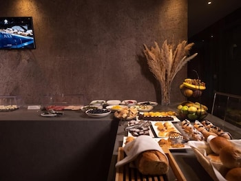 select hill resort