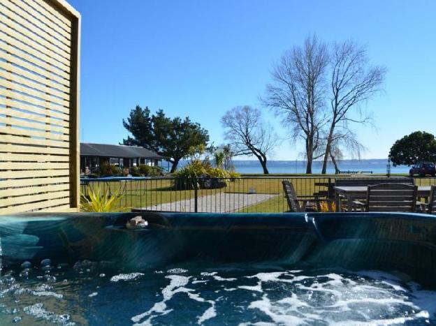 cedarwood lakeside motel and conference venue
