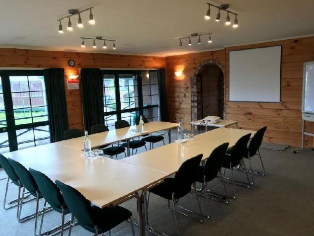 cedarwood lakeside motel and conference venue