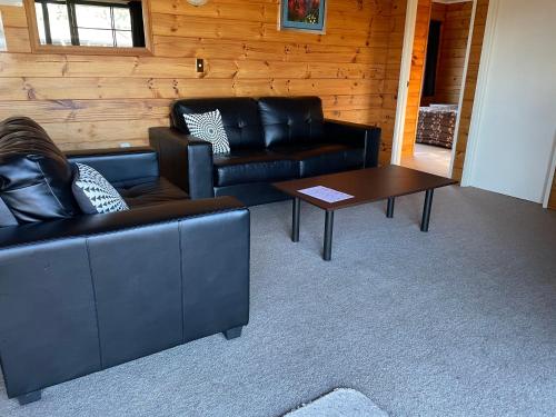 cedarwood lakeside motel and conference venue