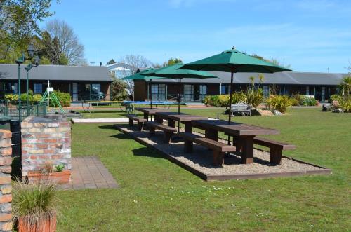 cedarwood lakeside motel and conference venue