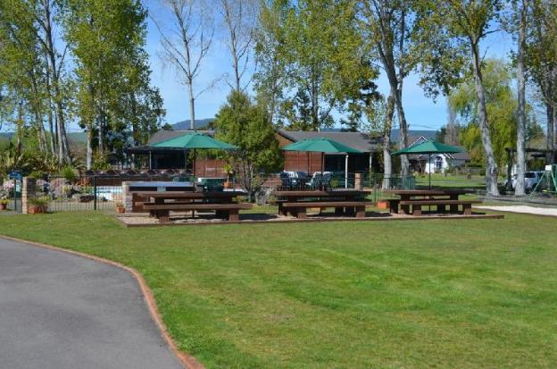 cedarwood lakeside motel and conference venue