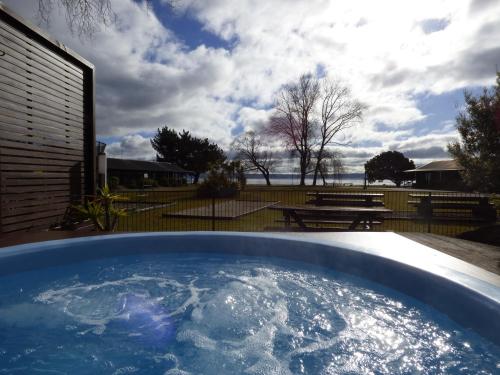 cedarwood lakeside motel and conference venue