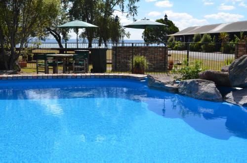 cedarwood lakeside motel and conference venue