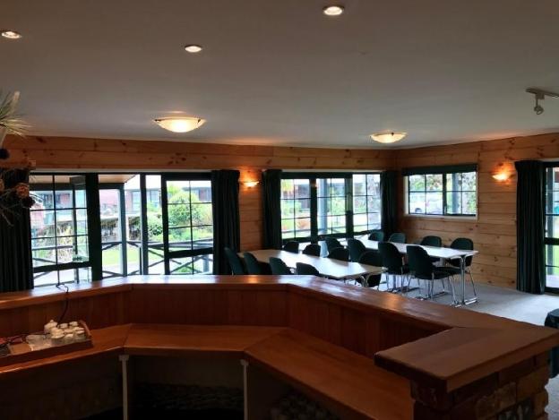 cedarwood lakeside motel and conference venue