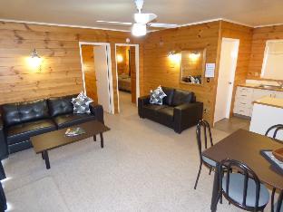 cedarwood lakeside motel and conference venue