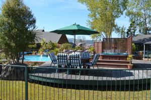 cedarwood lakeside motel and conference venue