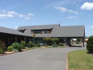 cedarwood lakeside motel and conference venue