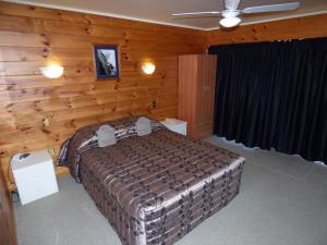 cedarwood lakeside motel and conference venue