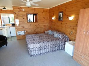 cedarwood lakeside motel and conference venue