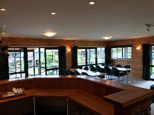 cedarwood lakeside motel and conference venue