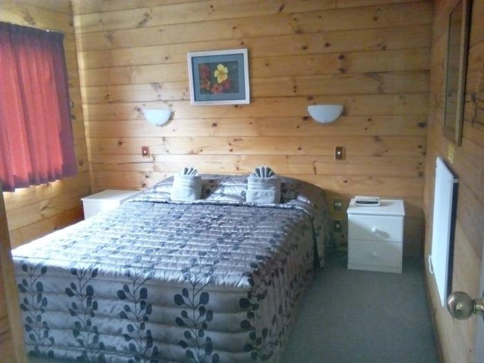 cedarwood lakeside motel and conference venue