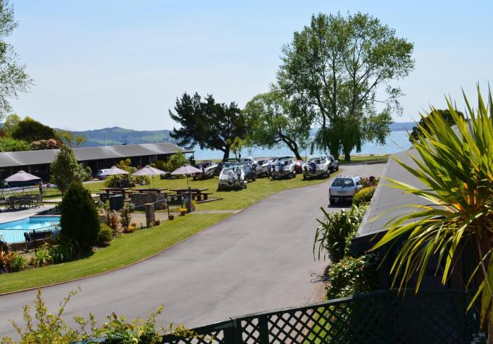 cedarwood lakeside motel and conference venue