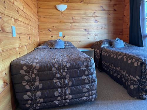 cedarwood lakeside motel and conference venue