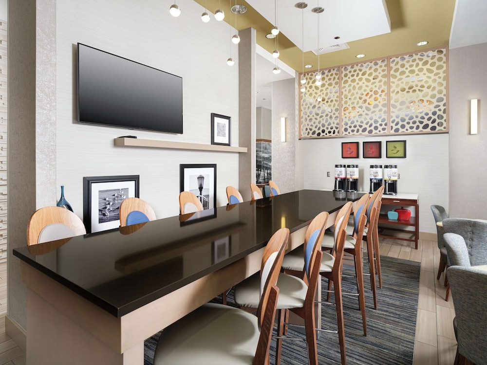 hampton inn by hilton wilmington downtown