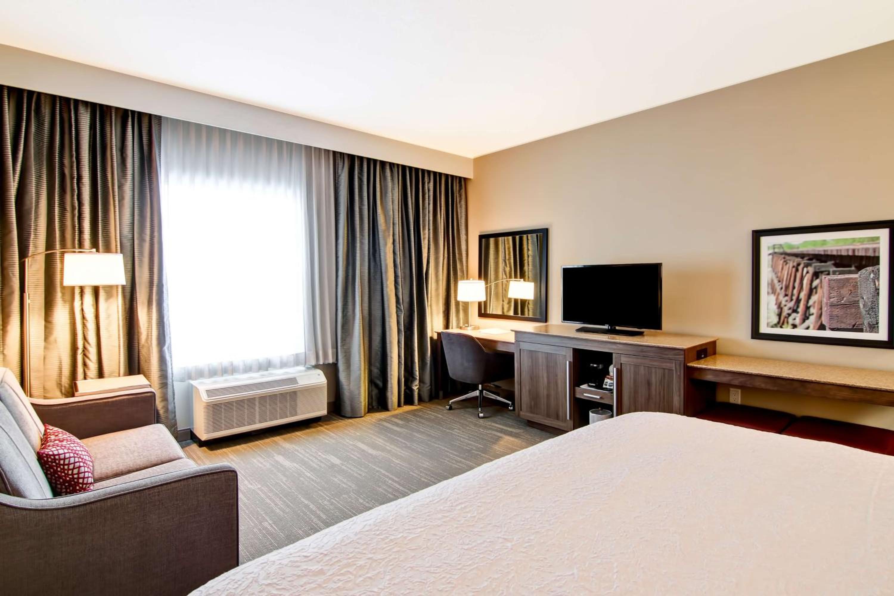 hampton inn and suites by hilton grande prairie