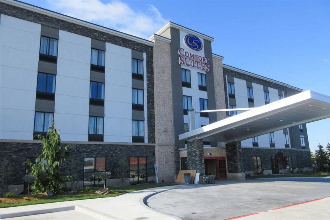 comfort suites meridian and i 40