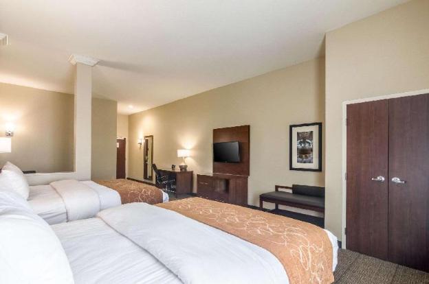 comfort suites meridian and i 40
