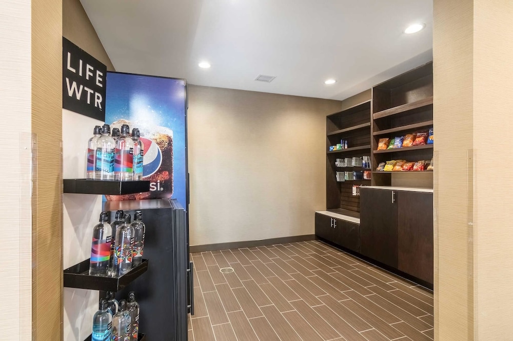 comfort suites meridian and i 40