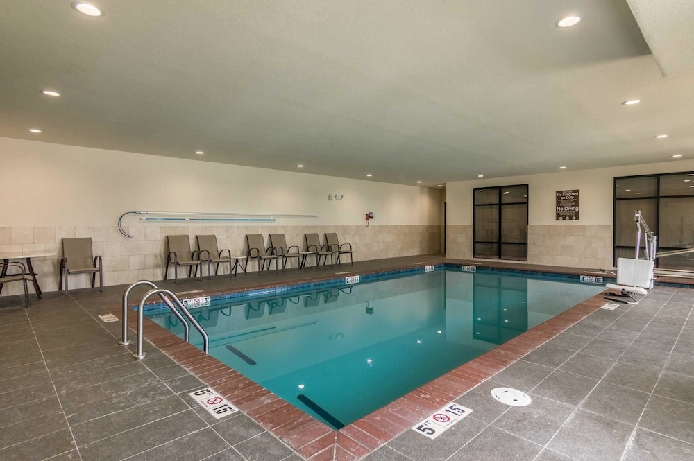 comfort suites meridian and i 40