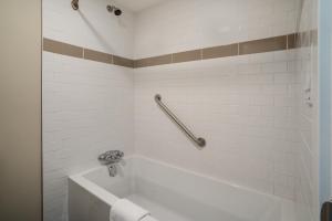 thriftlodge by wyndham regina north