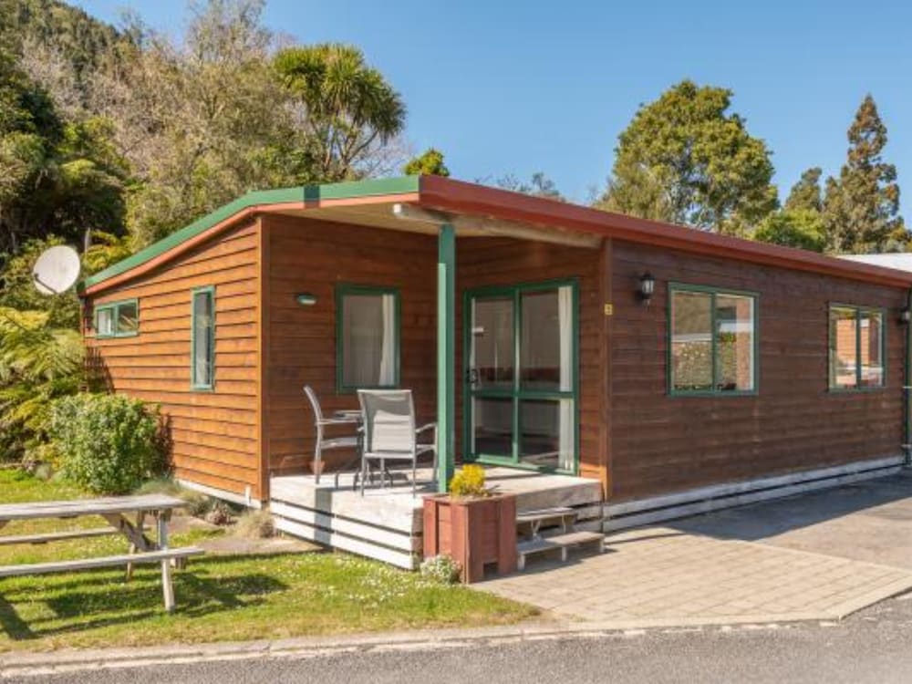 Blue Lake Top 10 Holiday Park,Hamurana>>Buried Village,3 star