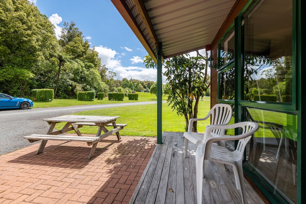 Blue Lake Top 10 Holiday Park,Hamurana>>Buried Village,3 star