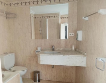 Hotel Lauaxeta Munguia,Derio>>Bilbao,2 star