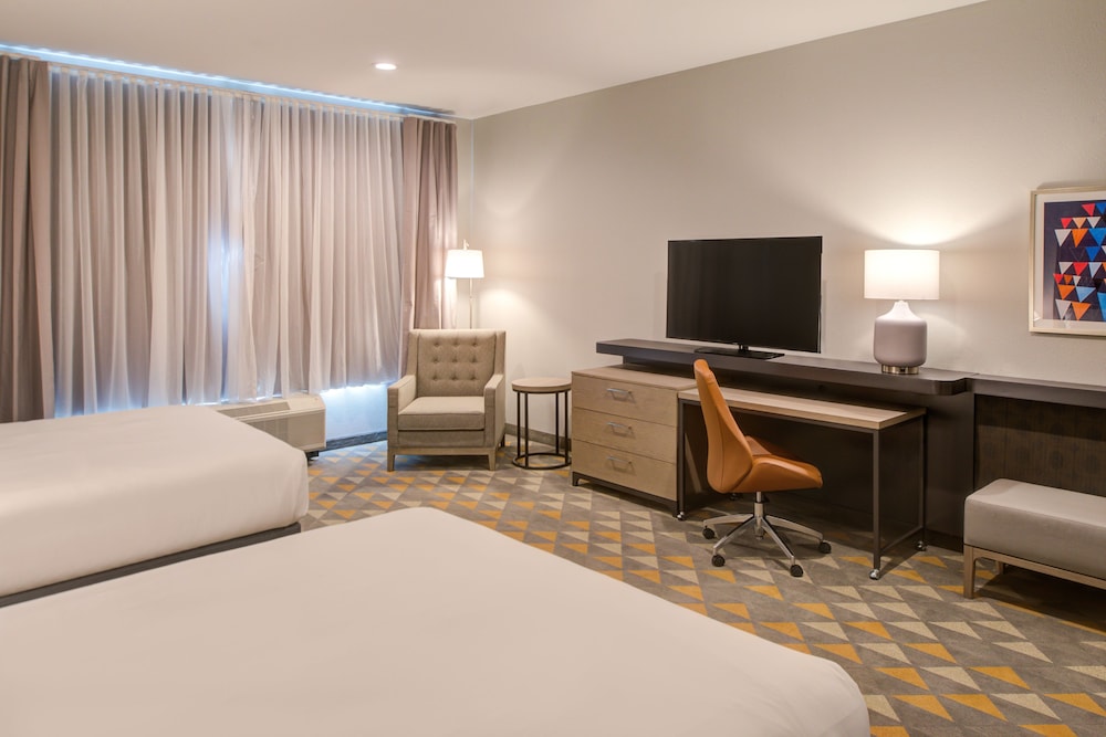 holiday inn and suites houston west katy mills