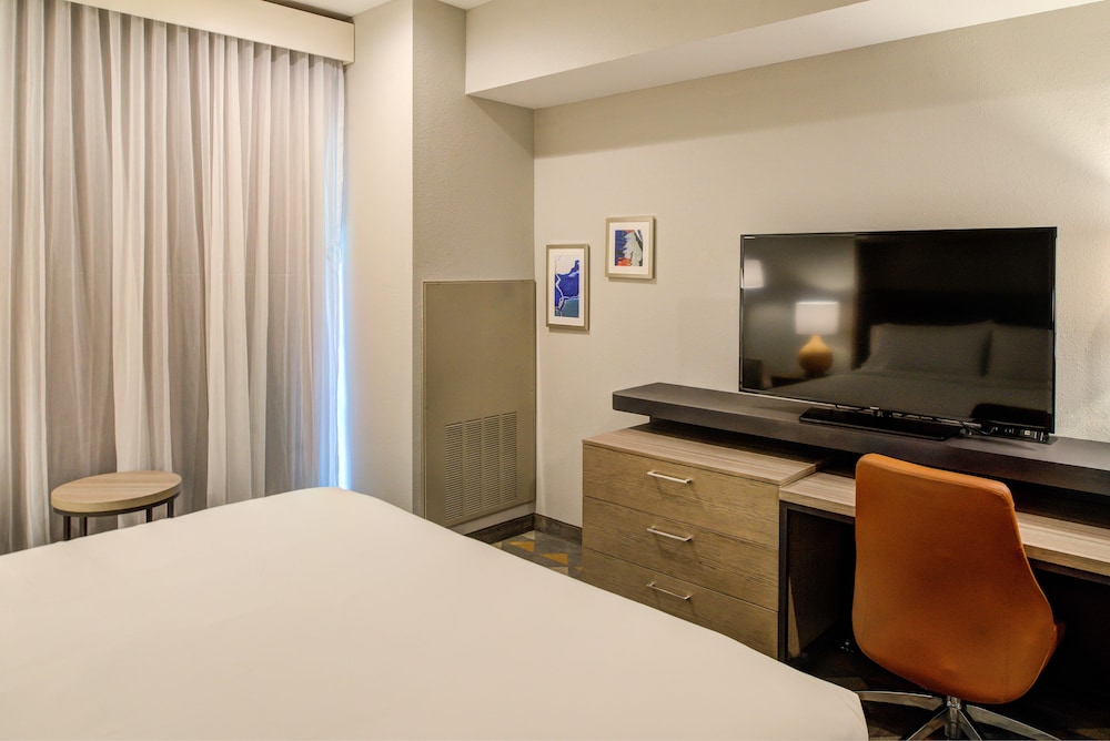 holiday inn and suites houston west katy mills