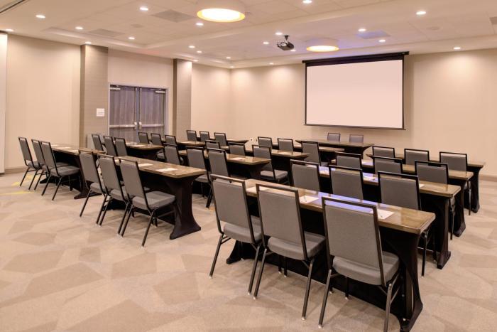 holiday inn and suites houston west katy mills