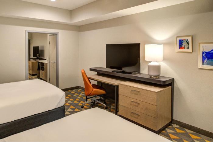 holiday inn and suites houston west katy mills