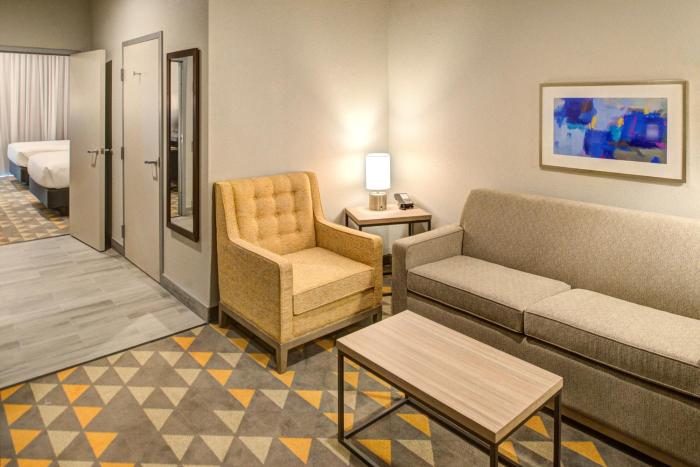 holiday inn and suites houston west katy mills