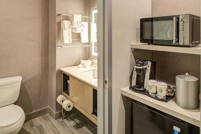 holiday inn and suites houston west katy mills