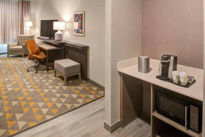 holiday inn and suites houston west katy mills