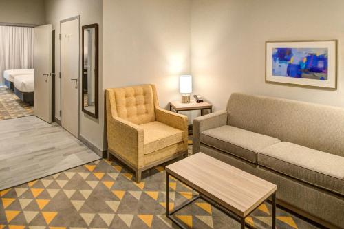 holiday inn and suites houston west katy mills