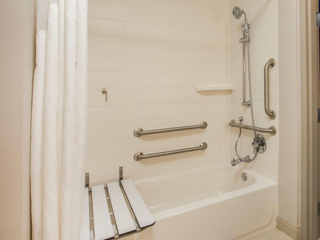 holiday inn express and suites sturbridge by ihg