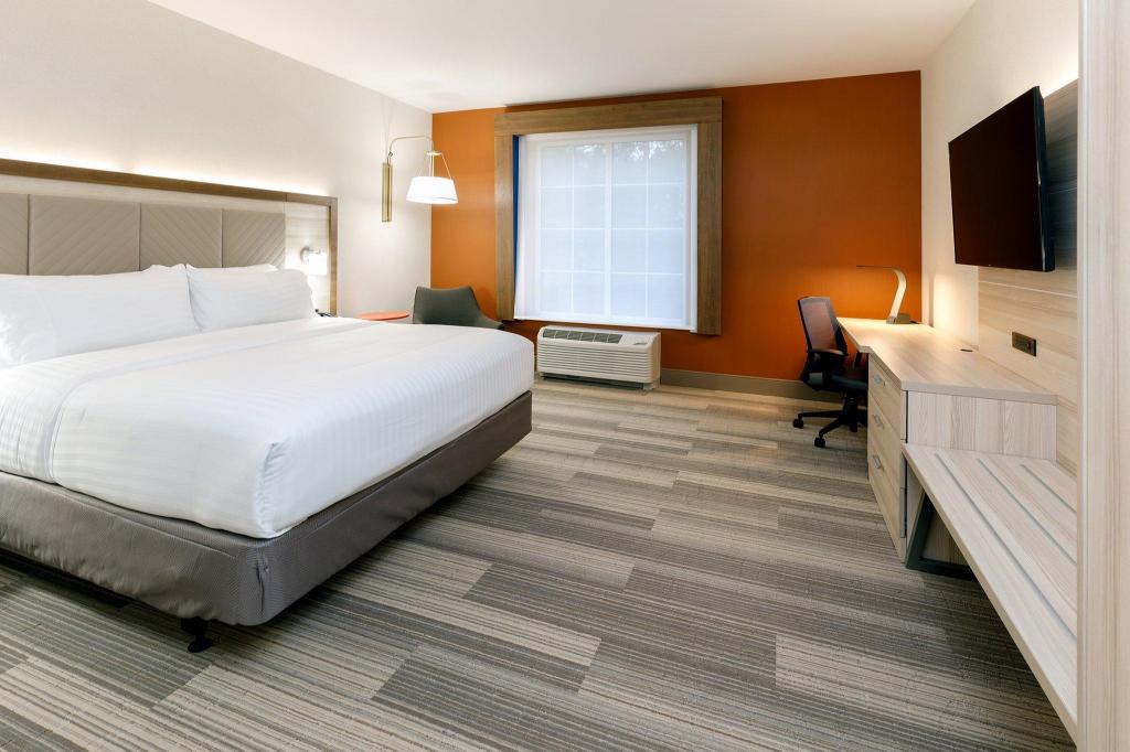 holiday inn express and suites sturbridge by ihg