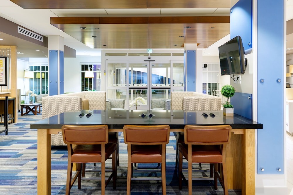 holiday inn express and suites sturbridge by ihg