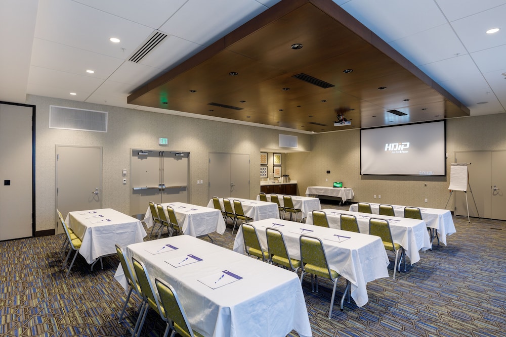 holiday inn express and suites sturbridge by ihg