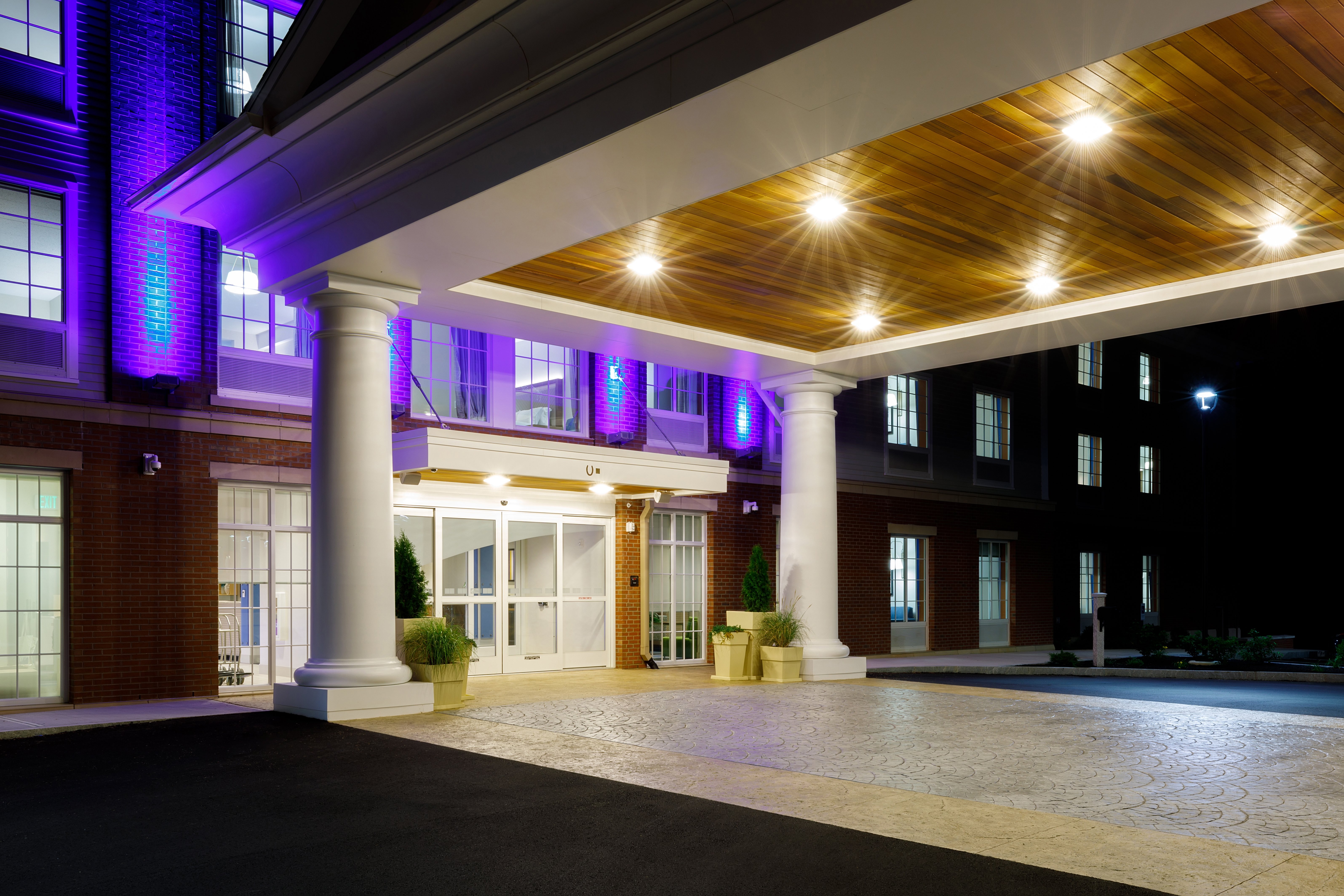 holiday inn express and suites sturbridge by ihg