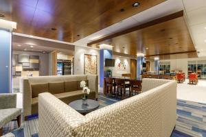 holiday inn express and suites sturbridge by ihg