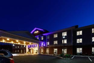 holiday inn express and suites sturbridge by ihg