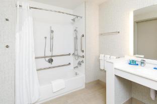 holiday inn express and suites sturbridge by ihg