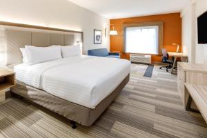 holiday inn express and suites sturbridge by ihg