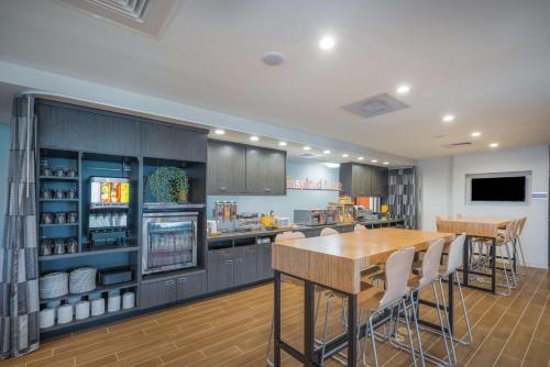 home2 suites by hilton bowling green hotel