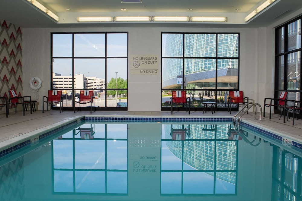 hampton inn and suites tulsa downtown